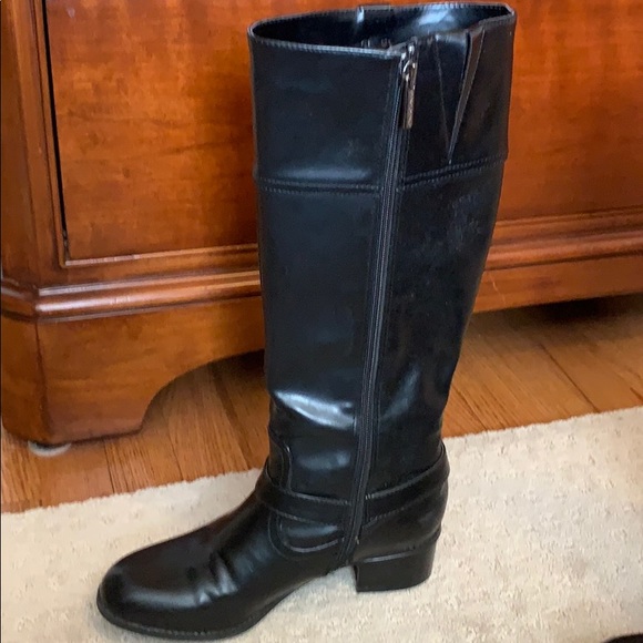 Black boot - Picture 3 of 8